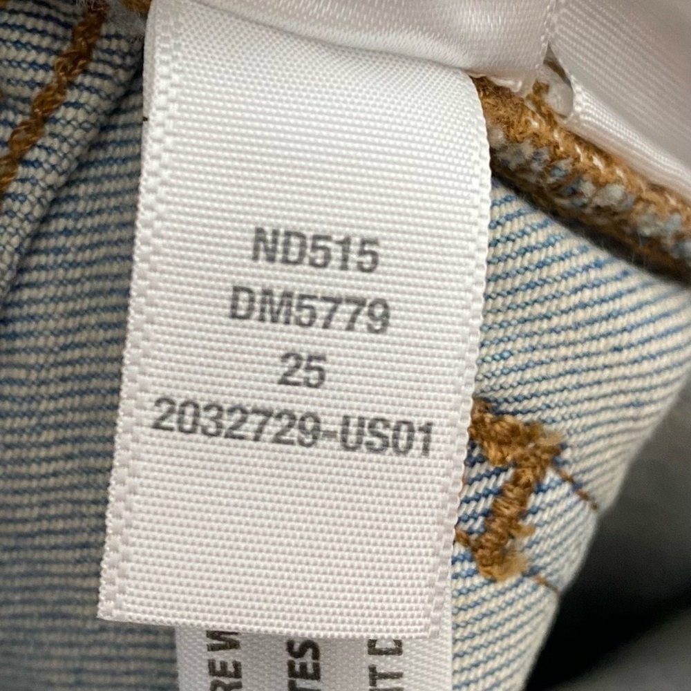 Madewell The Perfect Vintage Straight Jean in Danby Wash: Knee-Rip Edition - Picture 7 of 8